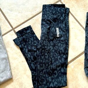 Gym shark leggings
